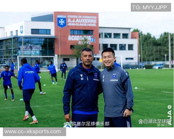 阎相闯感谢欧塞尔的教诲承诺将学以致用回馈中国 阎相闯感谢欧塞尔的教诲承诺将学以致用回馈中国