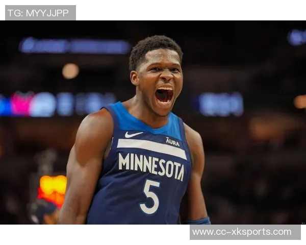 爱德华兹半场表现分析:11投4中收获10分6篮板2助攻并有3次失误 爱德华兹半场表现分析:11投4中收获10分6篮板2助攻并有3次失误