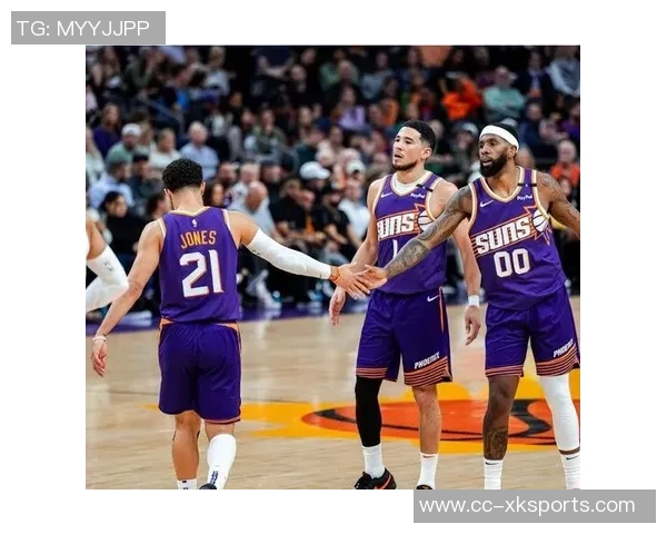 布克场均30分4板7助展现超强实力被美媒评为球队头号选择