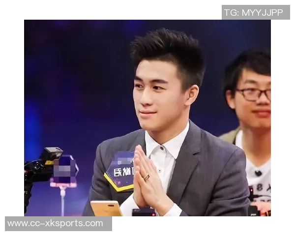 嫂子颜值爆表何猷君携妻儿共庆揭幕战与孩子生日欢乐时光