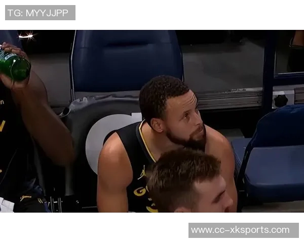 勇士库里复出迎战雷霆球队攻防兼备争夺胜利