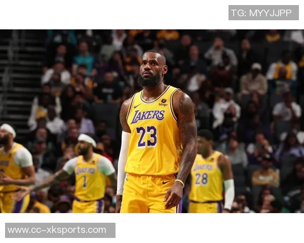 A史密斯质疑詹姆斯关键时刻表现背后是否隐藏赛前饮酒的秘密