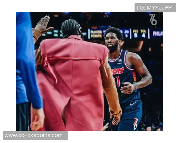 76人客战绿军登机照曝光恩比德微笑乌布雷粉色拖鞋引关注 76人客战绿军登机照曝光恩比德微笑乌布雷粉色拖鞋引关注