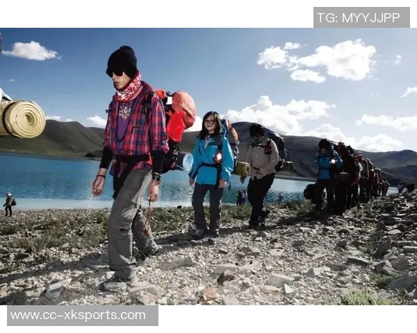 莫拉与教练团队携手队员们共同开启上任后的首次冬季训练课程