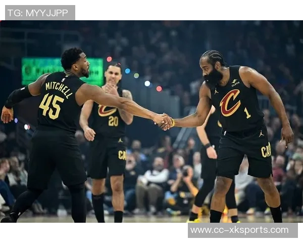 劳模！拇指骨折不接受手术一般要休17天哈登仅隔了四天就复出了